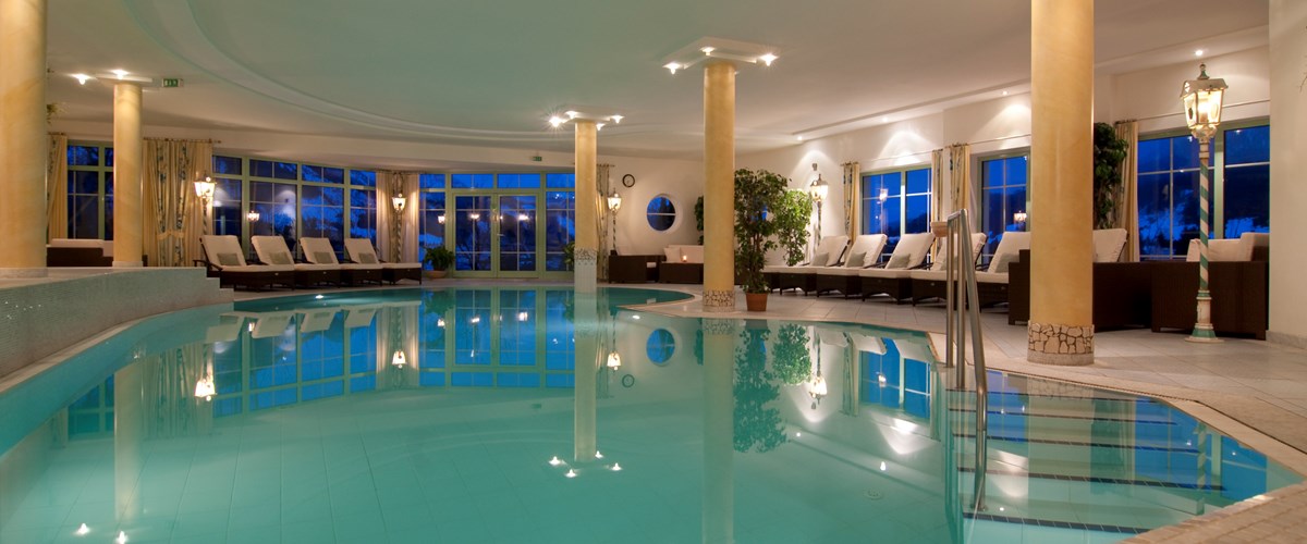 Hotel Sonnenhof  Pool Innen